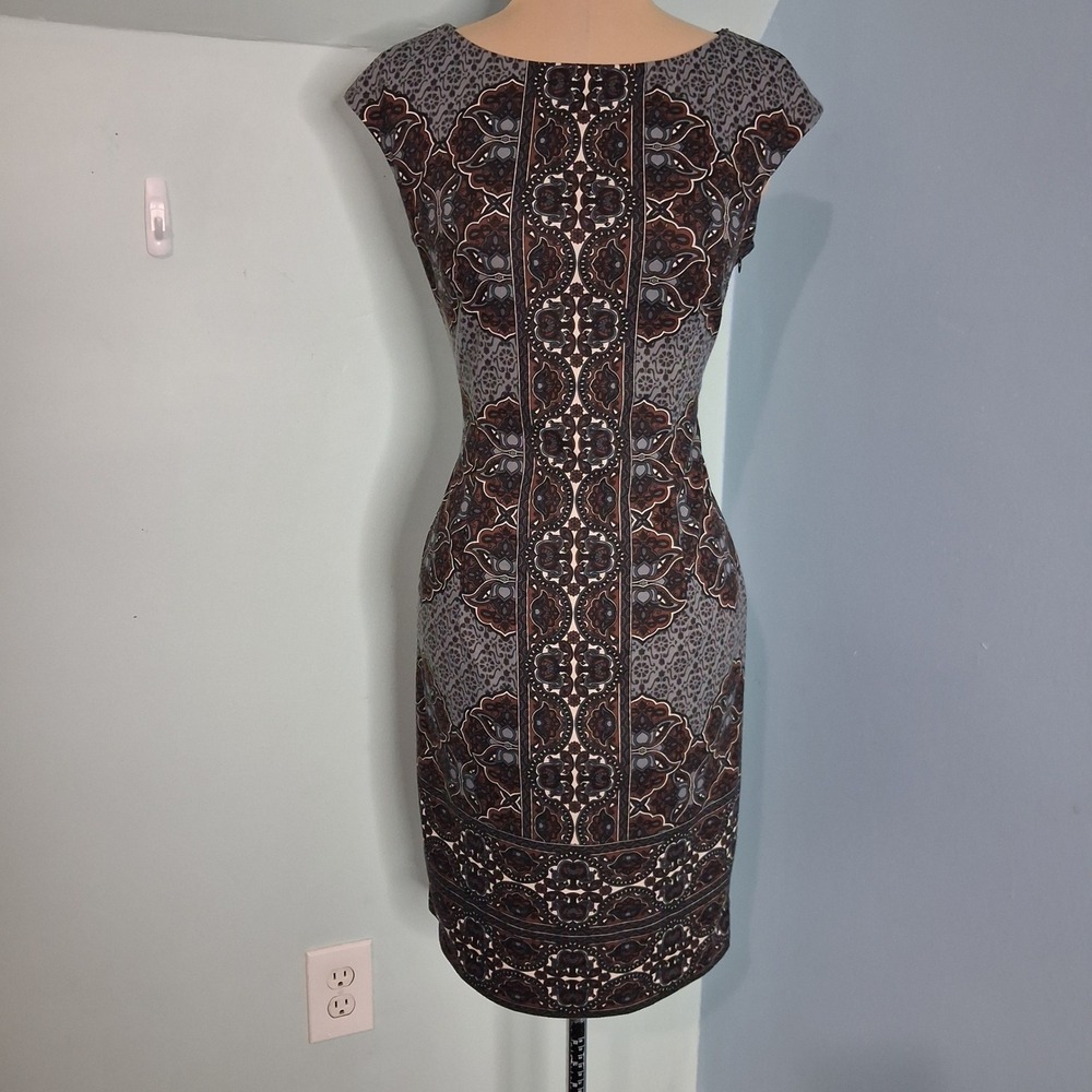 Maggy London Grey Brown Paisley Medallion Print Cap Sleeve Sheath Dress Size 4